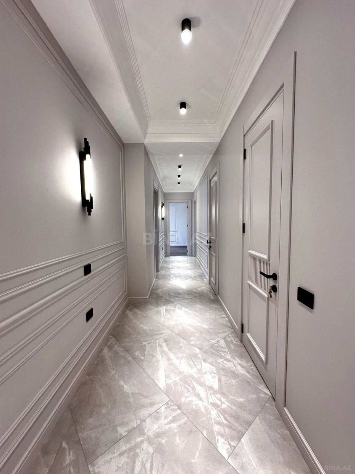 Satılır 4 otaqlı mənzil 200 m²
