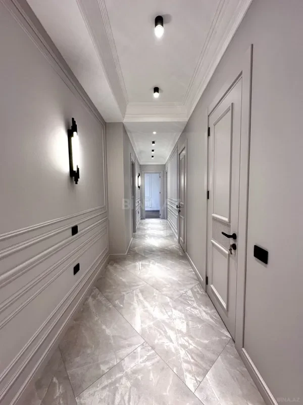 Satılır 4 otaqlı mənzil 200 m²