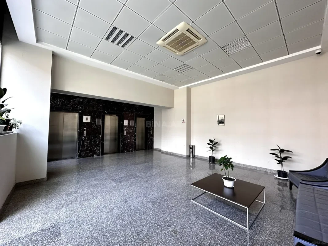 Satılır 4 otaqlı mənzil 200 m²