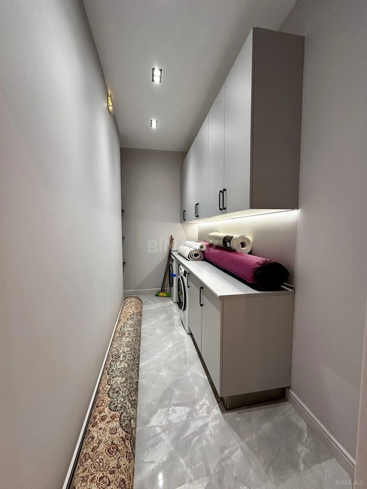 Satılır 4 otaqlı mənzil 200 m²