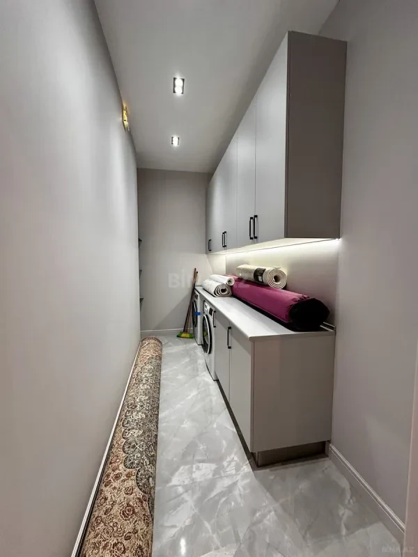 Satılır 4 otaqlı mənzil 200 m²