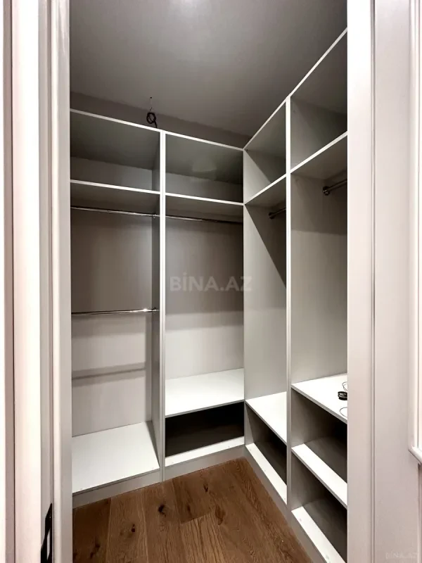 Satılır 4 otaqlı mənzil 200 m²