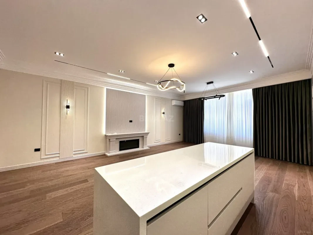 Satılır 4 otaqlı mənzil 200 m²
