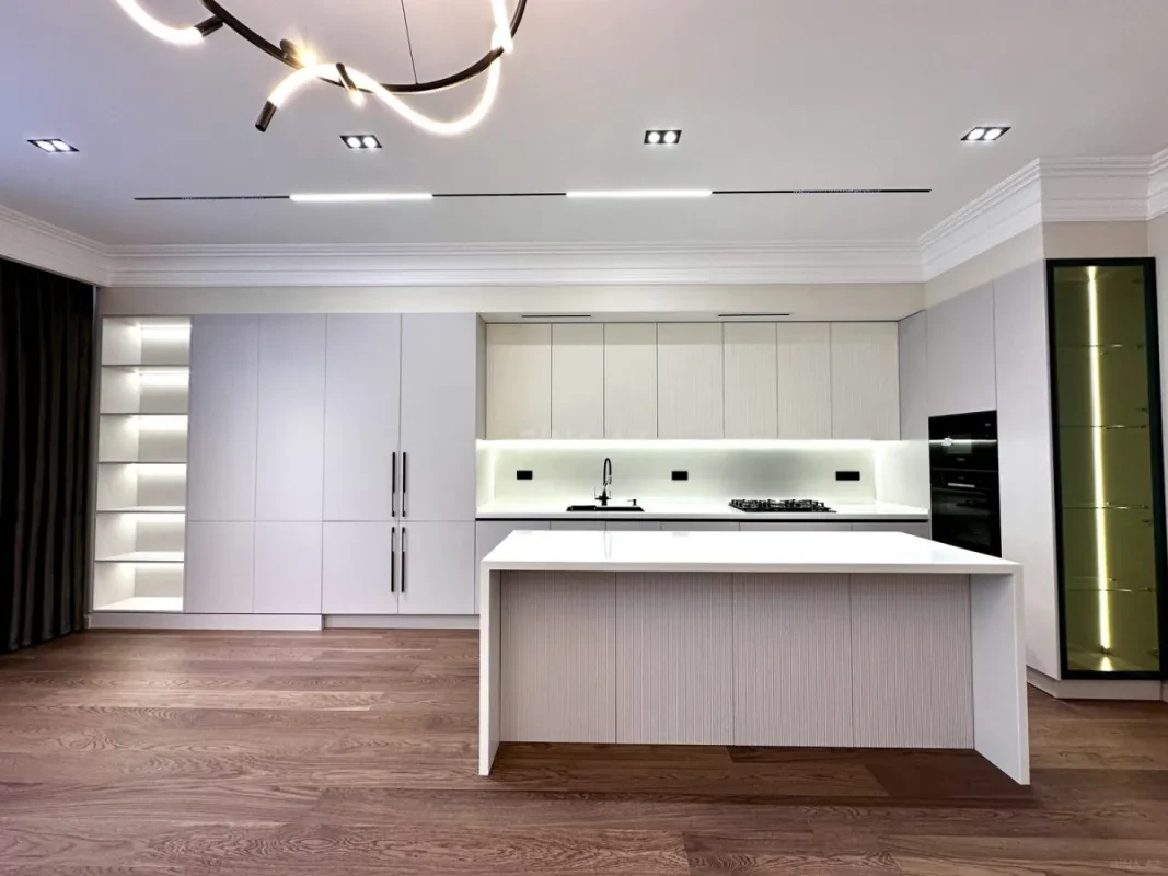 Satılır 4 otaqlı mənzil 200 m²