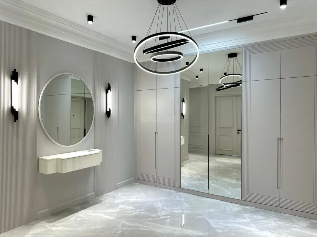 Satılır 4 otaqlı mənzil 200 m²