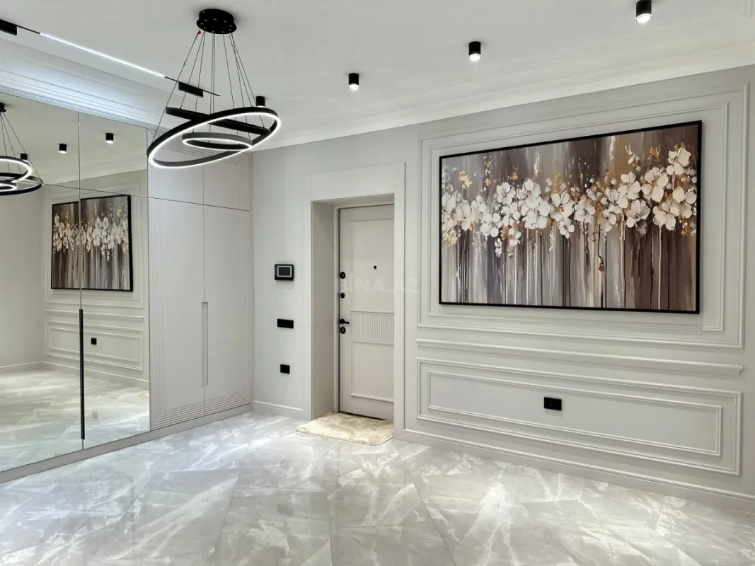 Satılır 4 otaqlı mənzil 200 m²