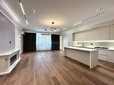 Satılır 4 otaqlı mənzil 200 m²