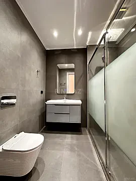 Satılır 4 otaqlı mənzil 200 m²