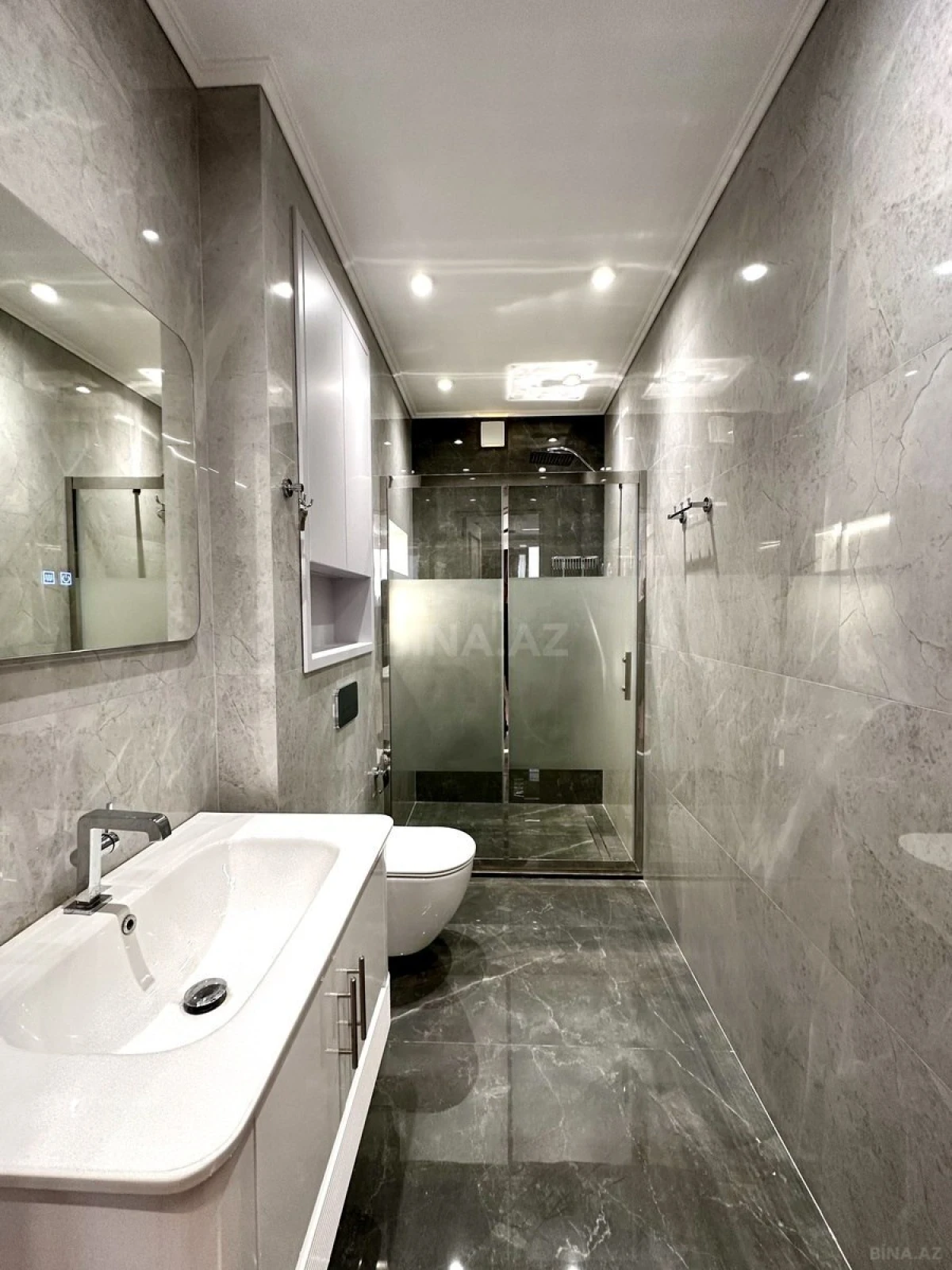 Satılır 4 otaqlı mənzil 200 m²