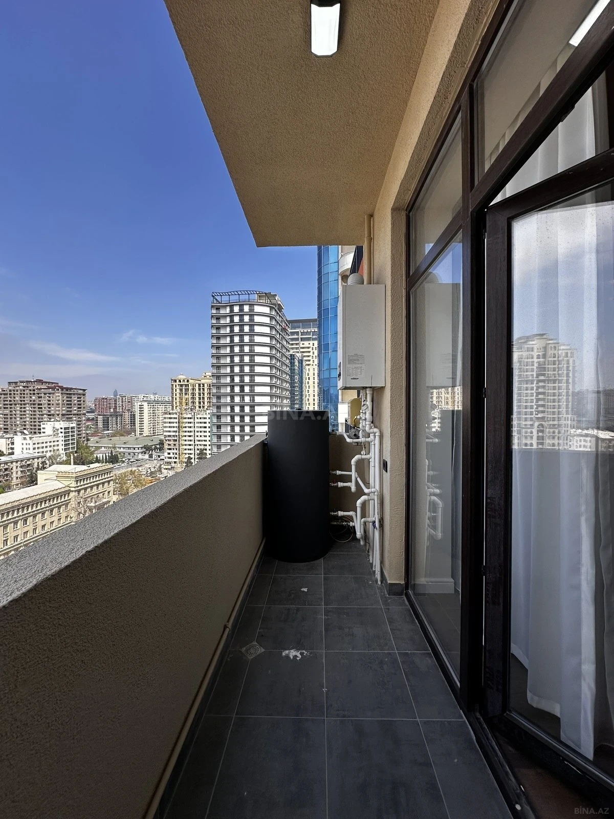 Satılır 4 otaqlı mənzil 200 m²