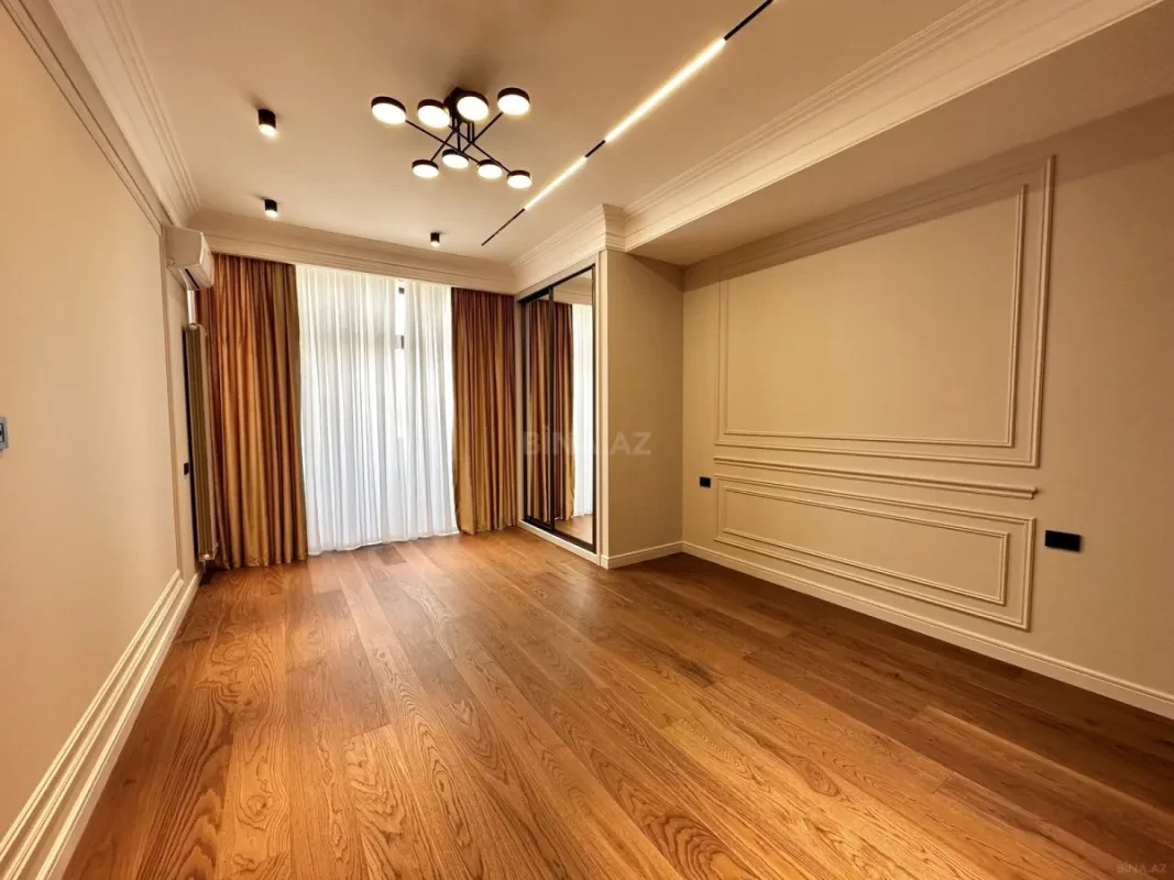 Satılır 4 otaqlı mənzil 200 m²