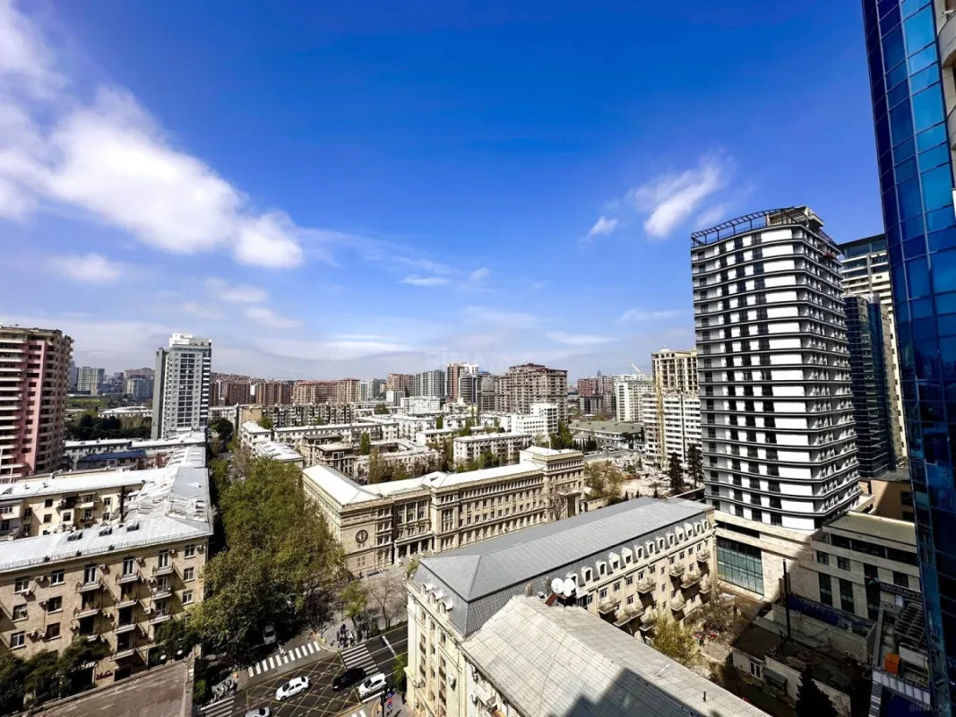Satılır 4 otaqlı mənzil 200 m²