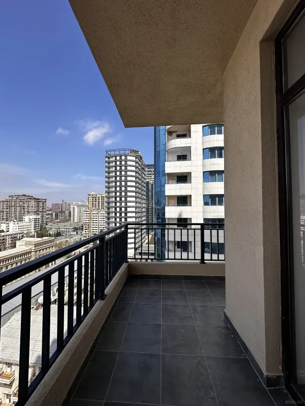 Satılır 4 otaqlı mənzil 200 m²