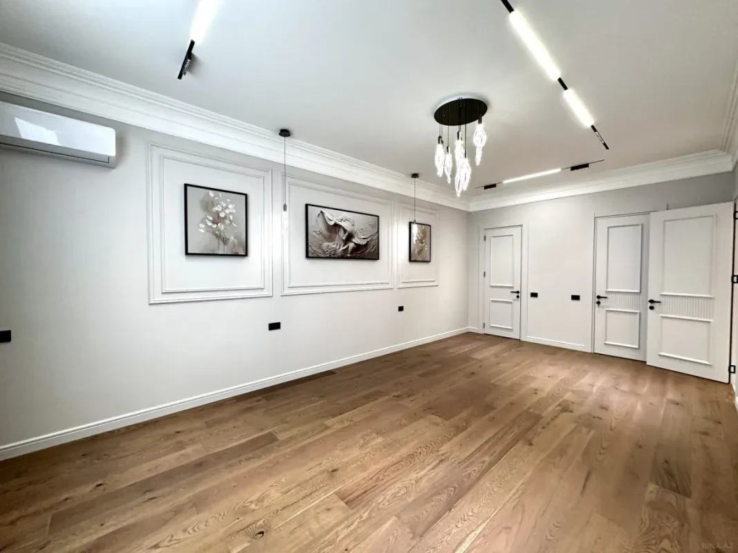 Satılır 4 otaqlı mənzil 200 m²