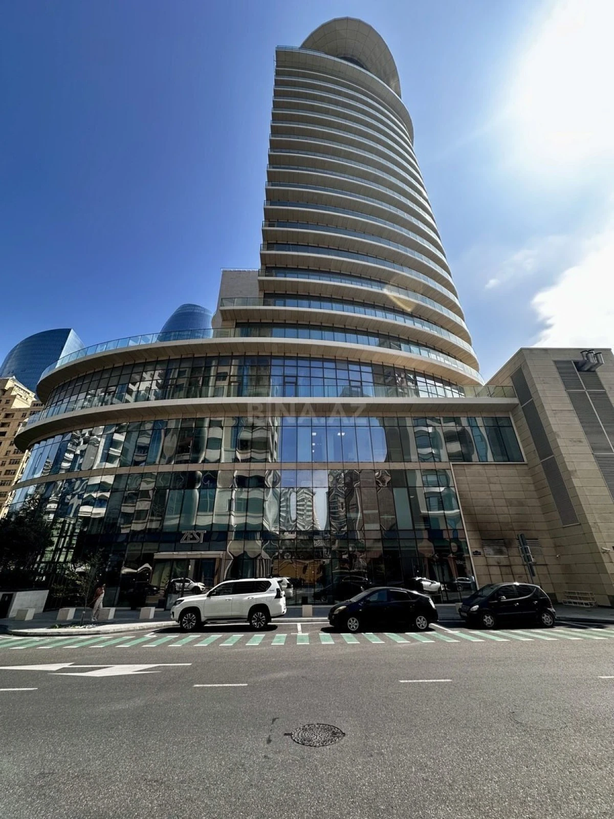 Satılır 4 otaqlı mənzil 200 m²