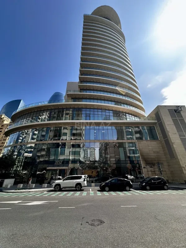 Satılır 4 otaqlı mənzil 200 m²