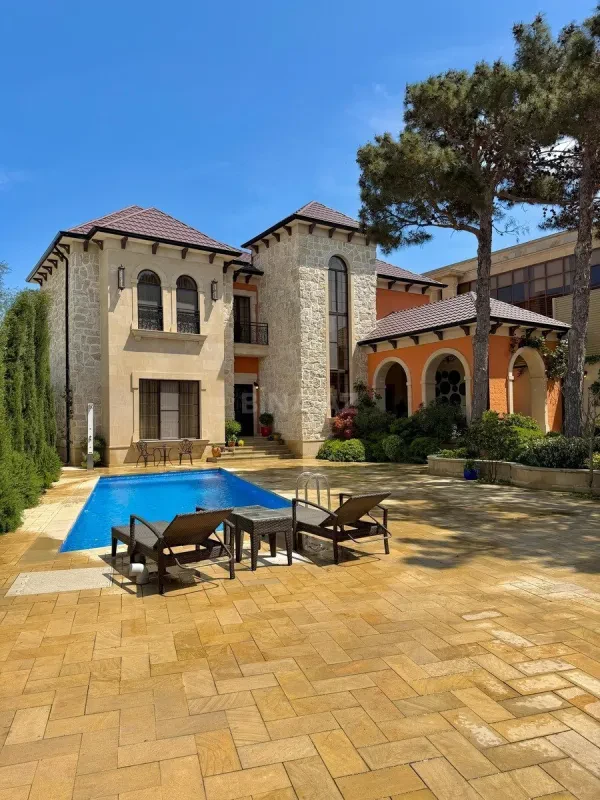 Satılır 5 otaqlı həyət evi 420 m²