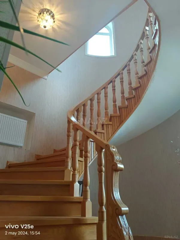 Satılır 8 otaqlı həyət evi 280 m²