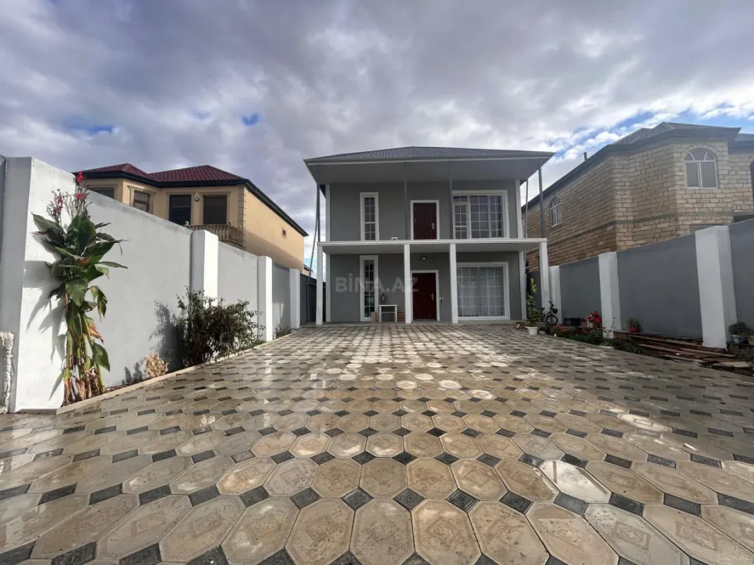 Satılır 4 otaqlı həyət evi 189 m²
