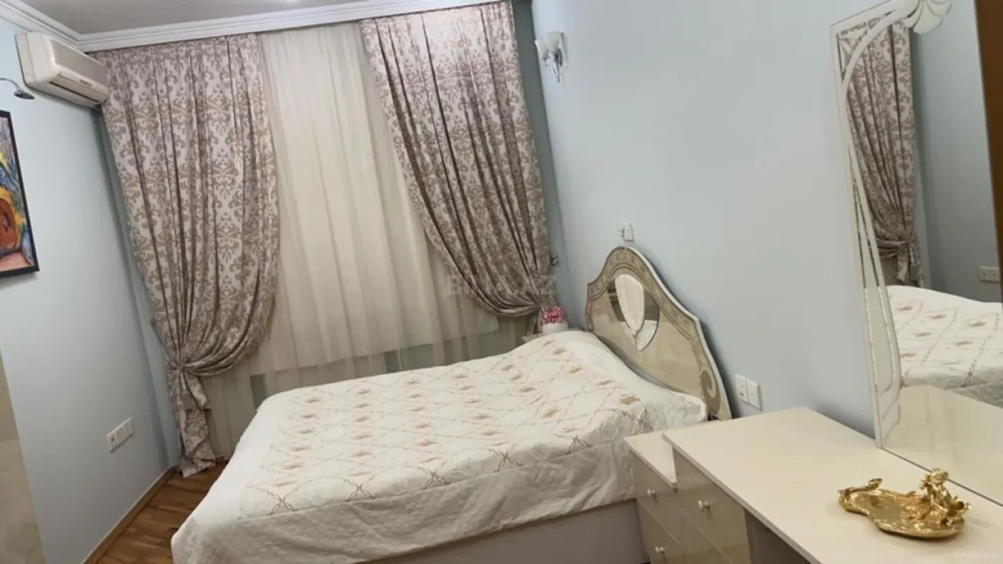 Kirayə verilir 2 otaqlı mənzil 80 m²