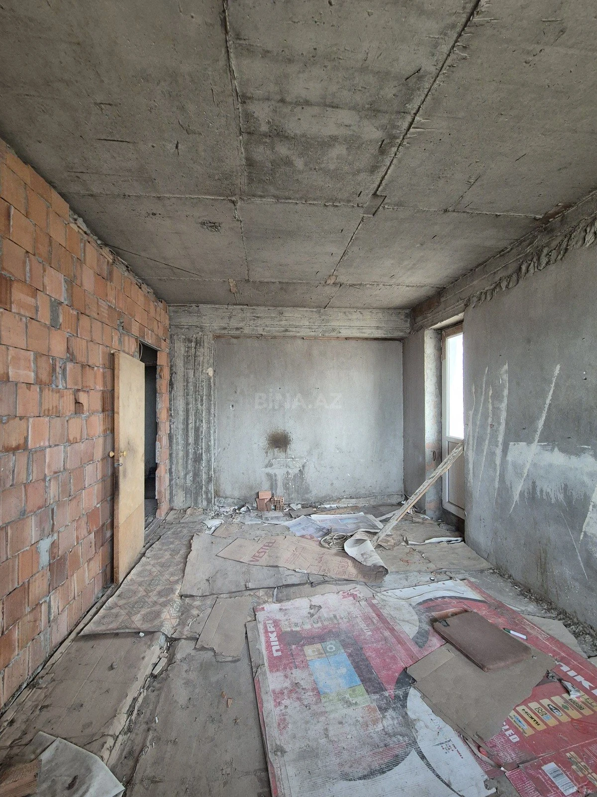 Satılır 4 otaqlı mənzil 181 m²
