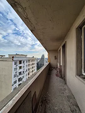 Satılır 4 otaqlı mənzil 181 m²