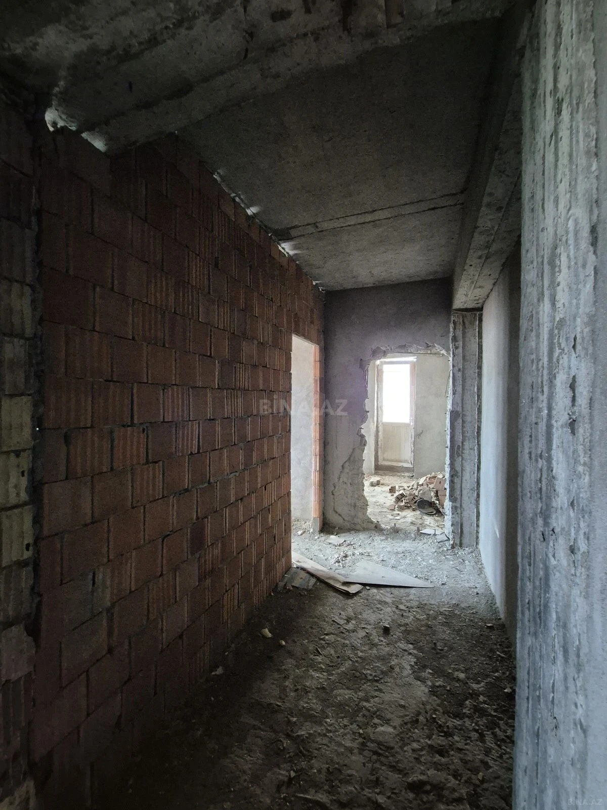 Satılır 4 otaqlı mənzil 181 m²