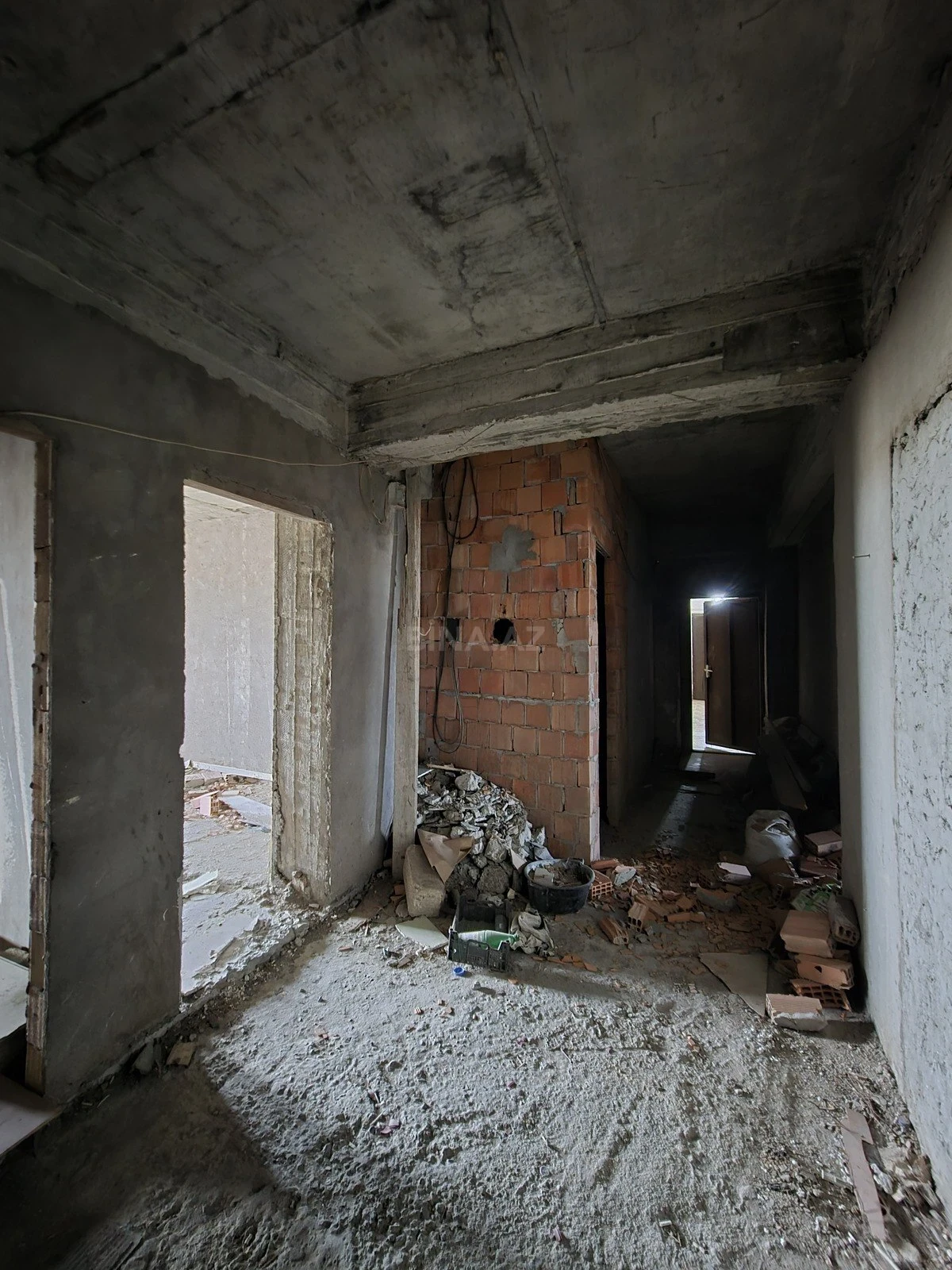 Satılır 4 otaqlı mənzil 181 m²