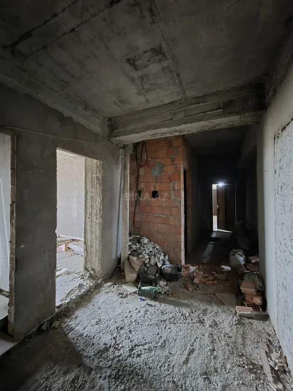 Satılır 4 otaqlı mənzil 181 m²