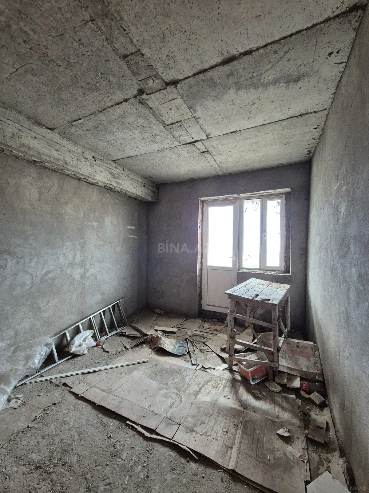 Satılır 4 otaqlı mənzil 181 m²