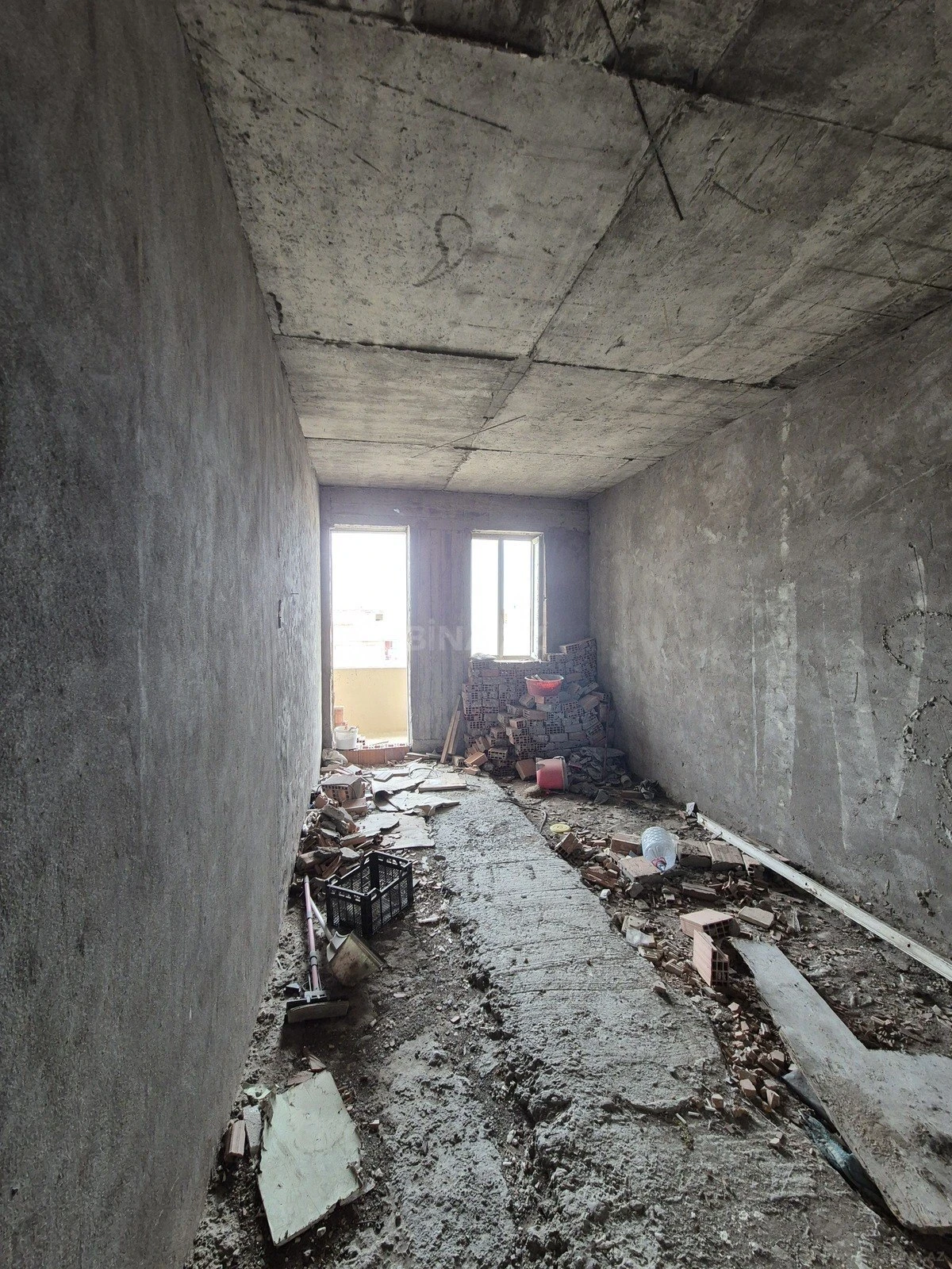 Satılır 4 otaqlı mənzil 181 m²