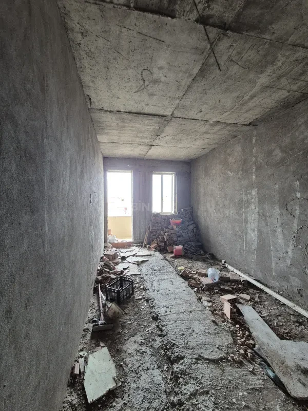 Satılır 4 otaqlı mənzil 181 m²