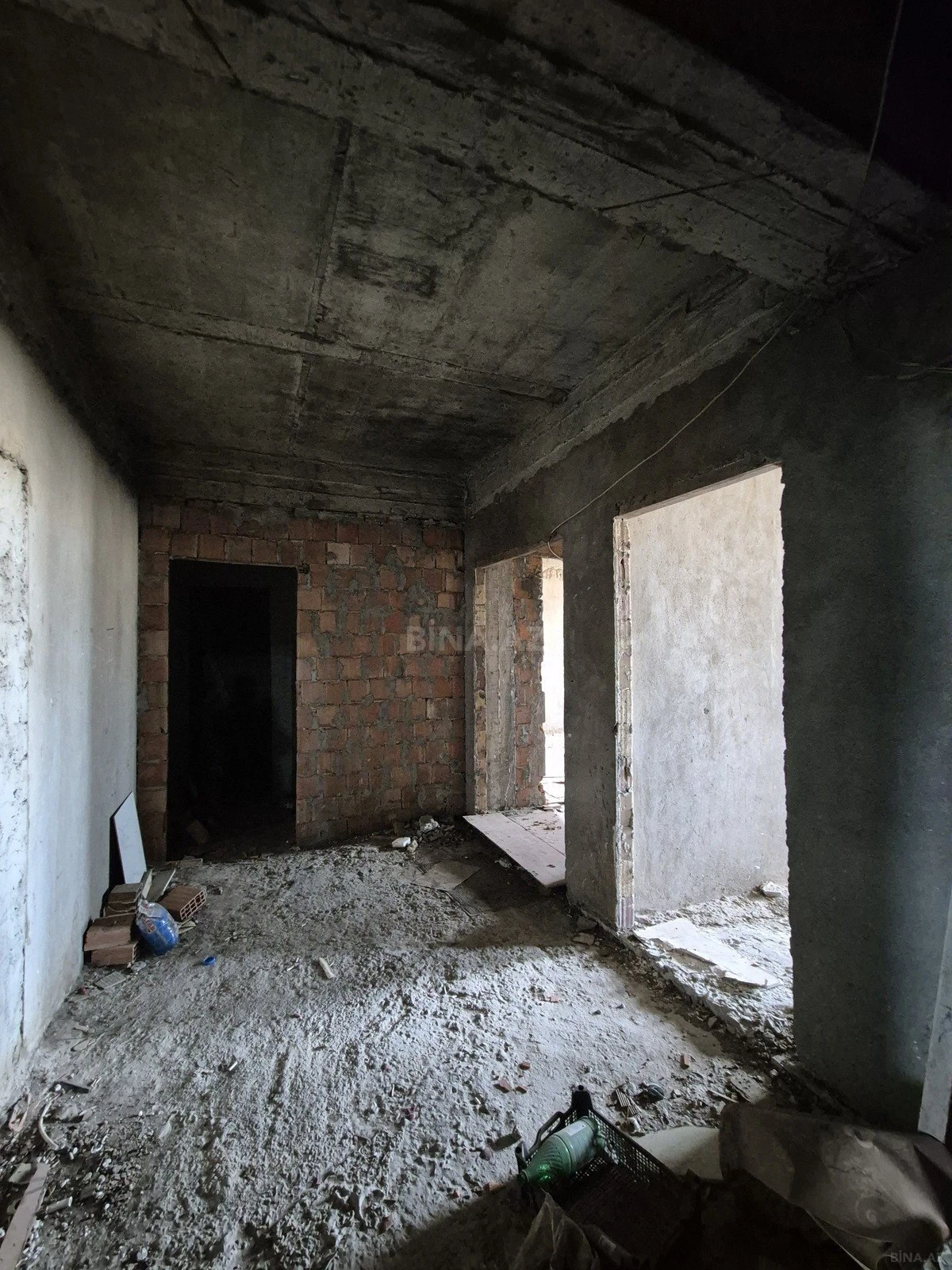 Satılır 4 otaqlı mənzil 181 m²