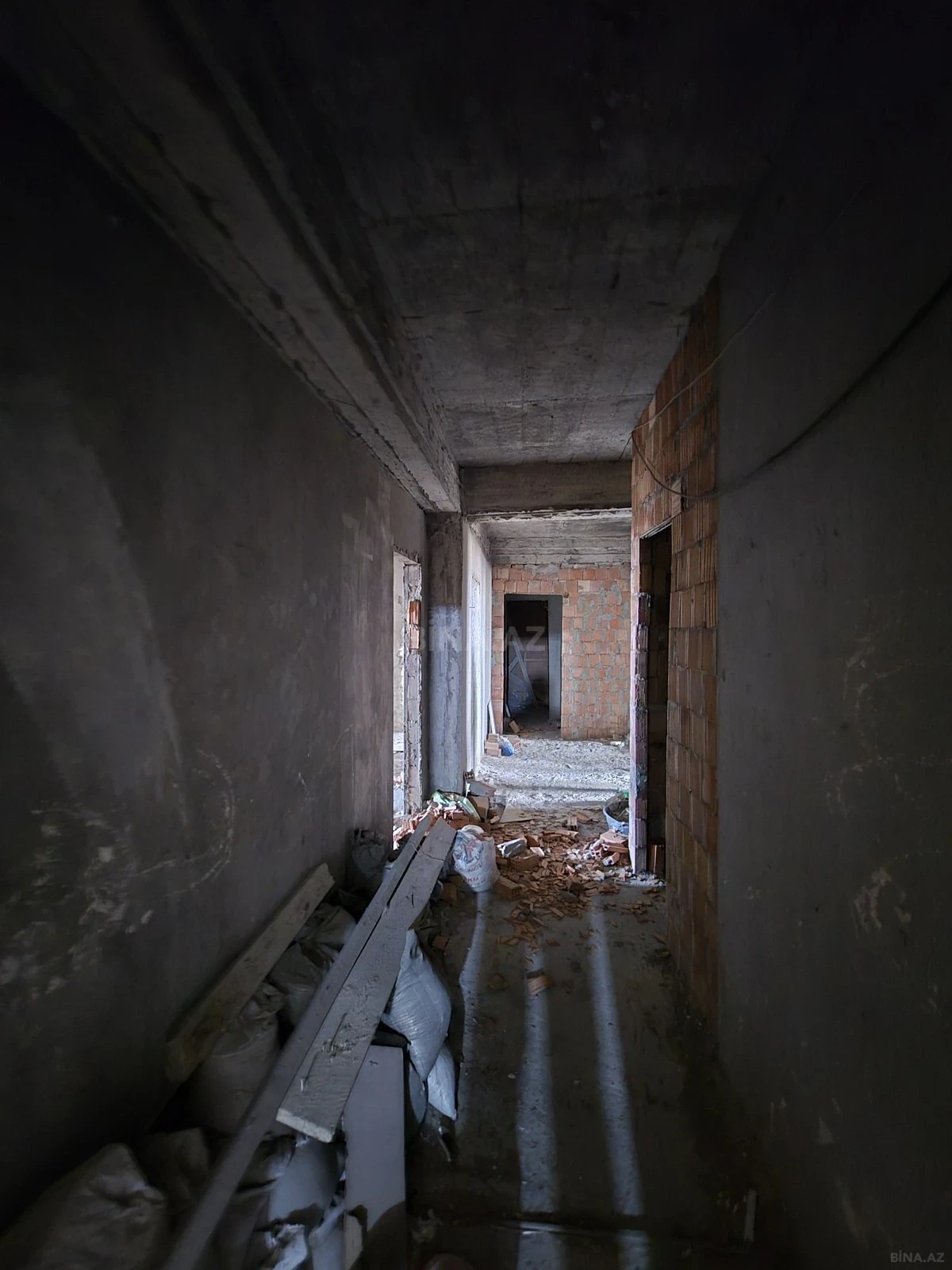 Satılır 4 otaqlı mənzil 181 m²