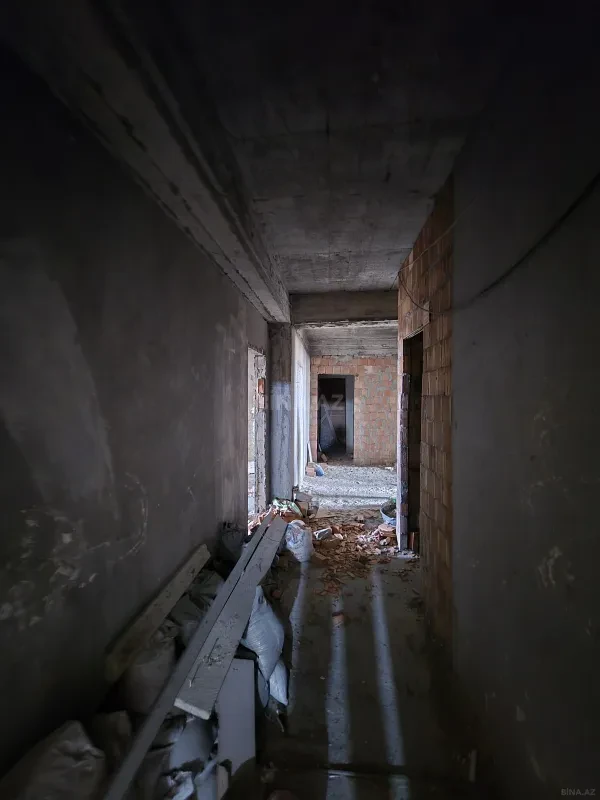 Satılır 4 otaqlı mənzil 181 m²