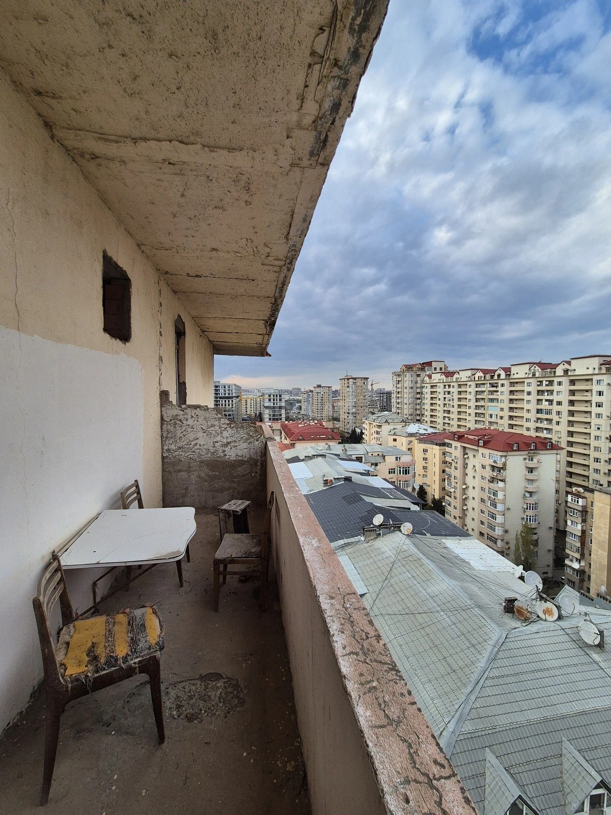 Satılır 4 otaqlı mənzil 181 m²