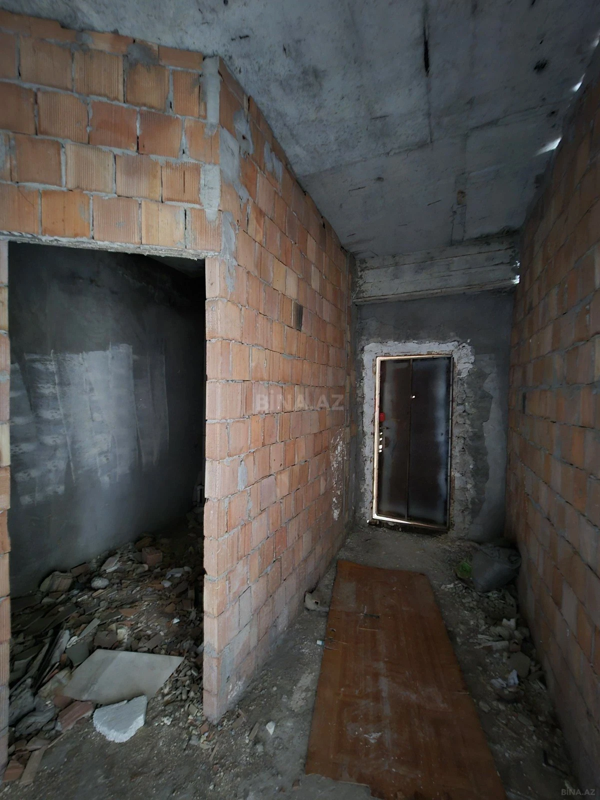 Satılır 4 otaqlı mənzil 181 m²