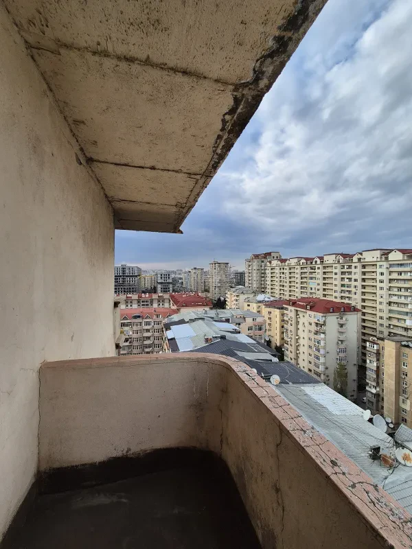 Satılır 4 otaqlı mənzil 181 m²