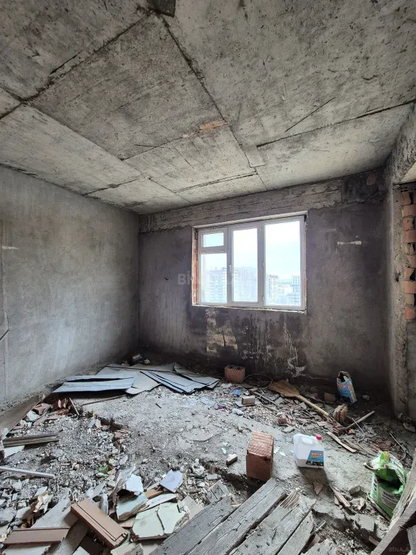Satılır 4 otaqlı mənzil 181 m²