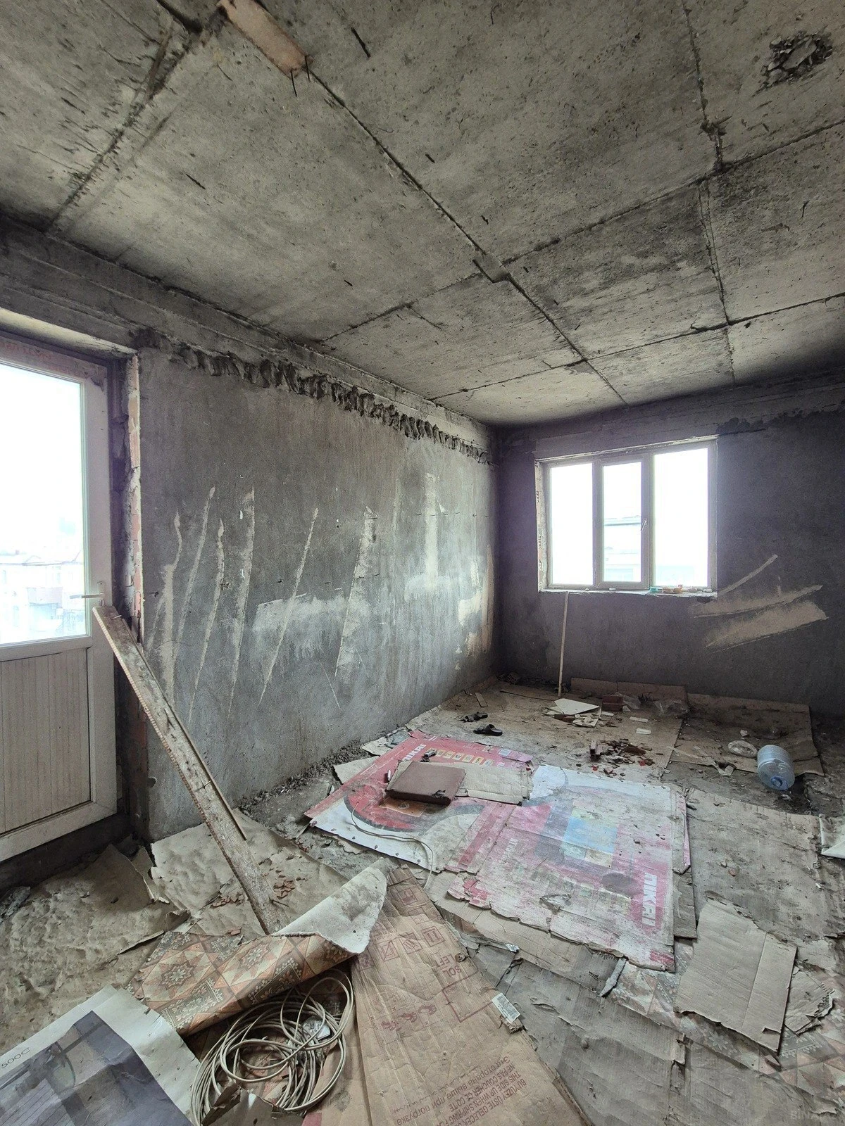 Satılır 4 otaqlı mənzil 181 m²