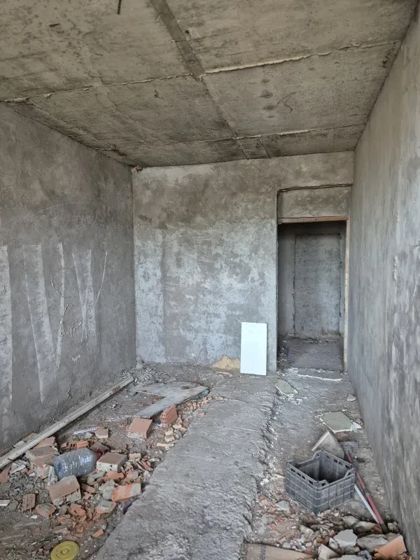 Satılır 4 otaqlı mənzil 181 m²