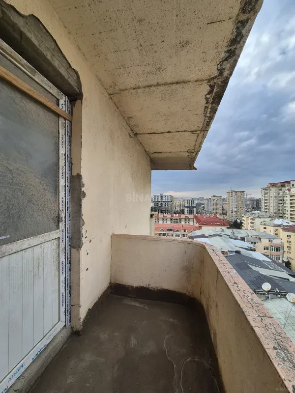 Satılır 4 otaqlı mənzil 181 m²