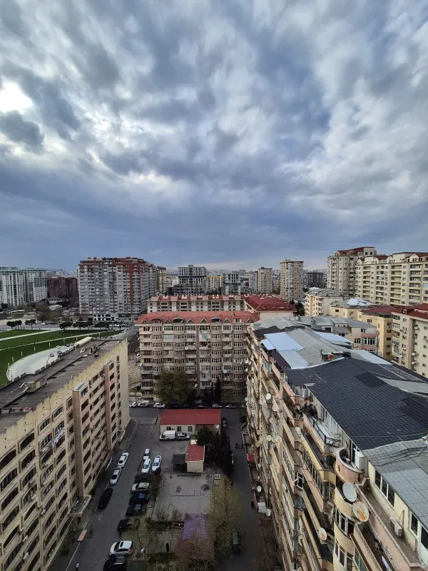 Satılır 4 otaqlı mənzil 181 m²