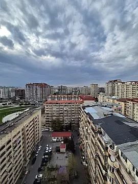 Satılır 4 otaqlı mənzil 181 m²