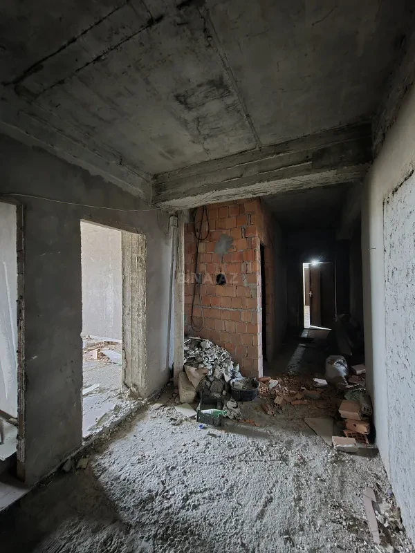 Satılır 4 otaqlı mənzil 181 m²