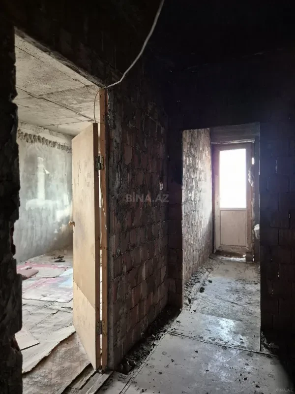 Satılır 4 otaqlı mənzil 181 m²