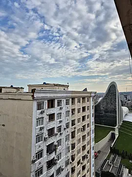 Satılır 4 otaqlı mənzil 181 m²