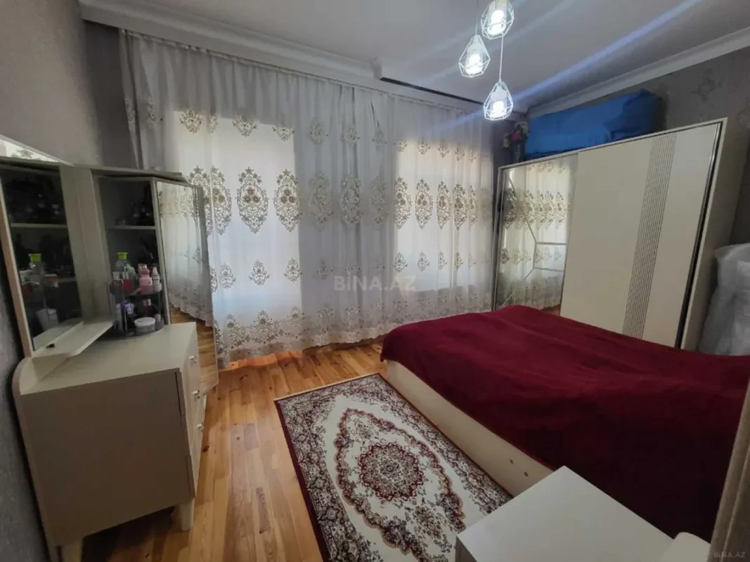 Satılır 5 otaqlı həyət evi 250 m²