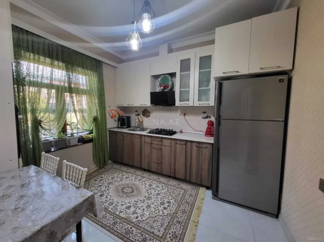 Satılır 5 otaqlı həyət evi 250 m²
