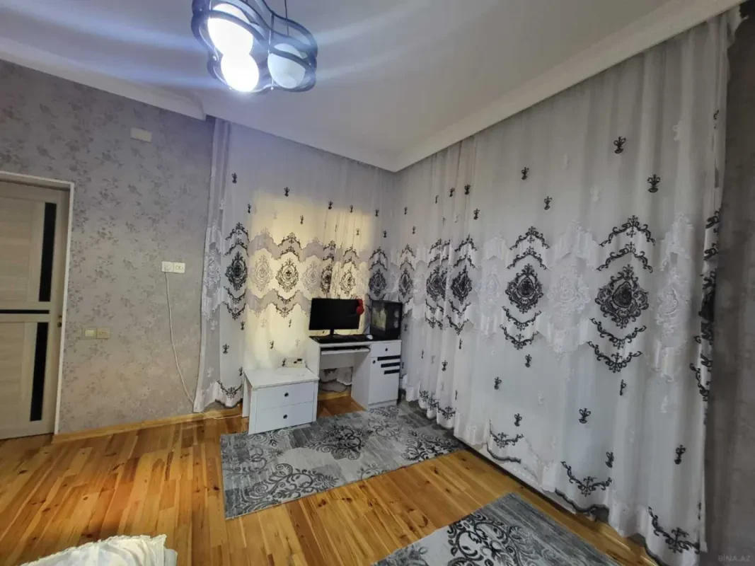 Satılır 5 otaqlı həyət evi 250 m²